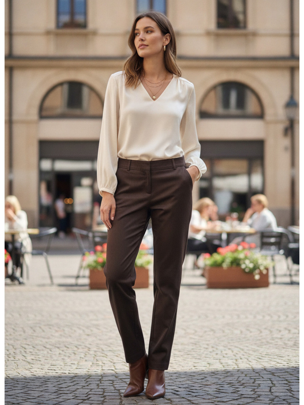 293 Peter Nygard Women's Brown Dress Pants Size 6 with Gold Button Detail